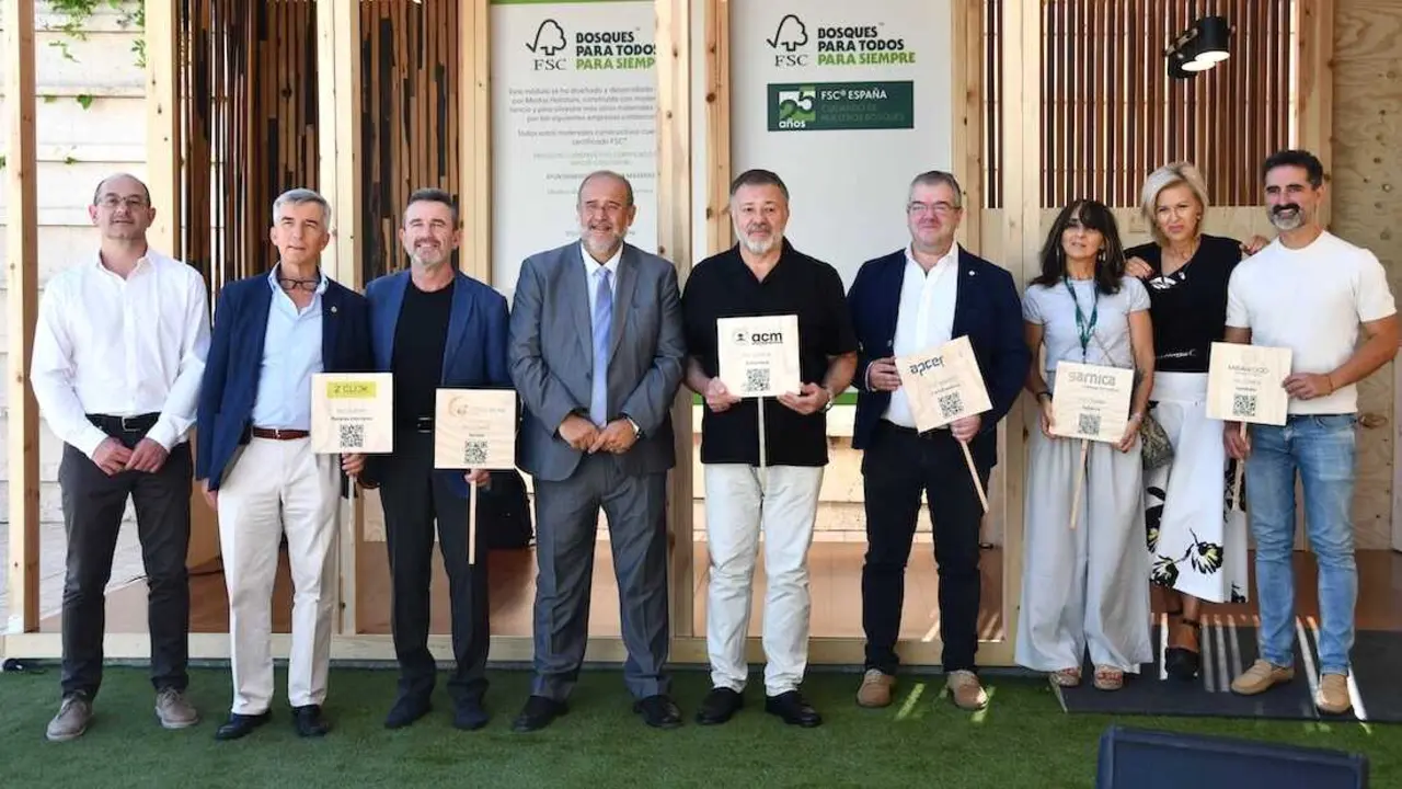 El vicepresidente primero del Gobierno regional, Jos&eacute; Luis Mart&iacute;nez Guijarro, ha asistido, en el Museo de Paleontolog&iacute;a de Castilla-La Mancha, a la inauguraci&oacute;n del acto institucional con motivo de los 25 a&ntilde;os de FSC Espa&ntilde;a.