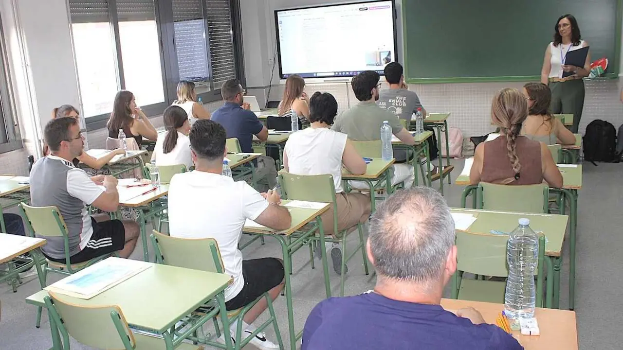 M&aacute;s de 7.100 aspirantes optan a 543 plazas de maestro en Castilla-La Mancha en las oposiciones que se celebran este fin de semana en la comunidad aut&oacute;noma.