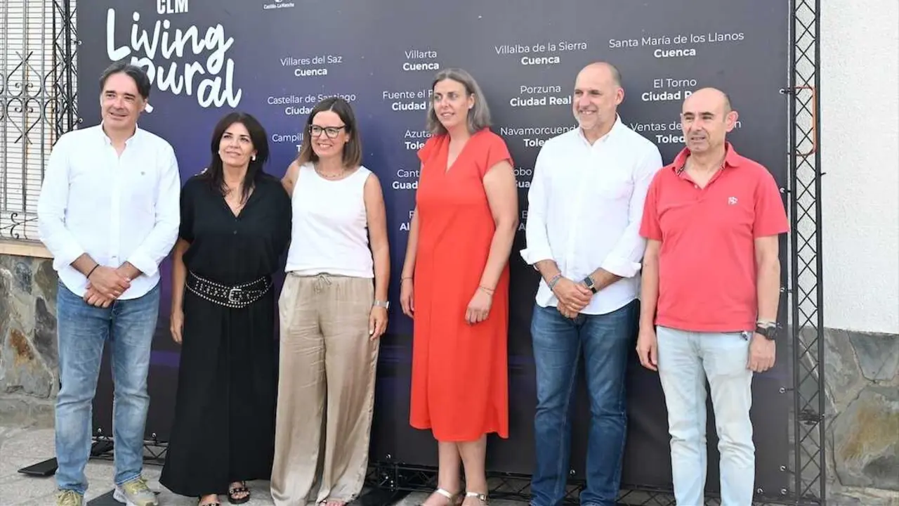 La consejera Portavoz del Gobierno regional, Esther Padilla, participa en el Festival &lsquo;Castilla-La Mancha Living Rural&rsquo; en el municipio toledano de Azut&aacute;n, en la plaza de Espa&ntilde;a.