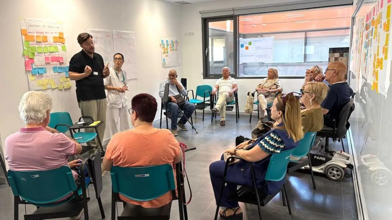 Pacientes de Nefrolog&iacute;a gu&iacute;an mejoras del Hospital de Guadalajara