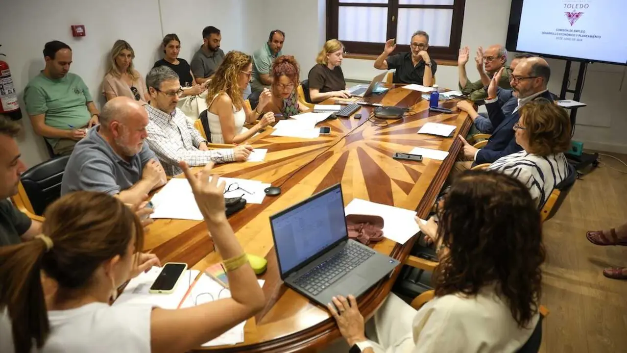 En la imagen un instante de la Comisi&oacute;n de Empleo, Promoci&oacute;n Econ&oacute;mica y Planeamiento del Ayuntamiento de Toledo