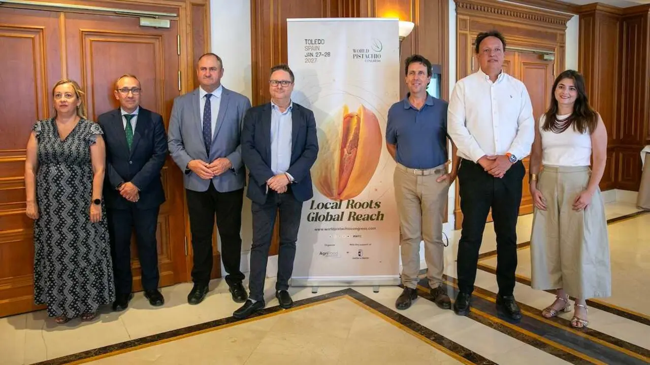 El consejero de Agricultura, Ganader&iacute;a y Desarrollo Rural, Juli&aacute;n Mart&iacute;nez Liz&aacute;n, ha asistido a la presentaci&oacute;n del World Pistachio Congress (WPC) que se celebra bajo el eslogan &lsquo;El pistacho, desde el campo directo a tu salud&rsquo;.