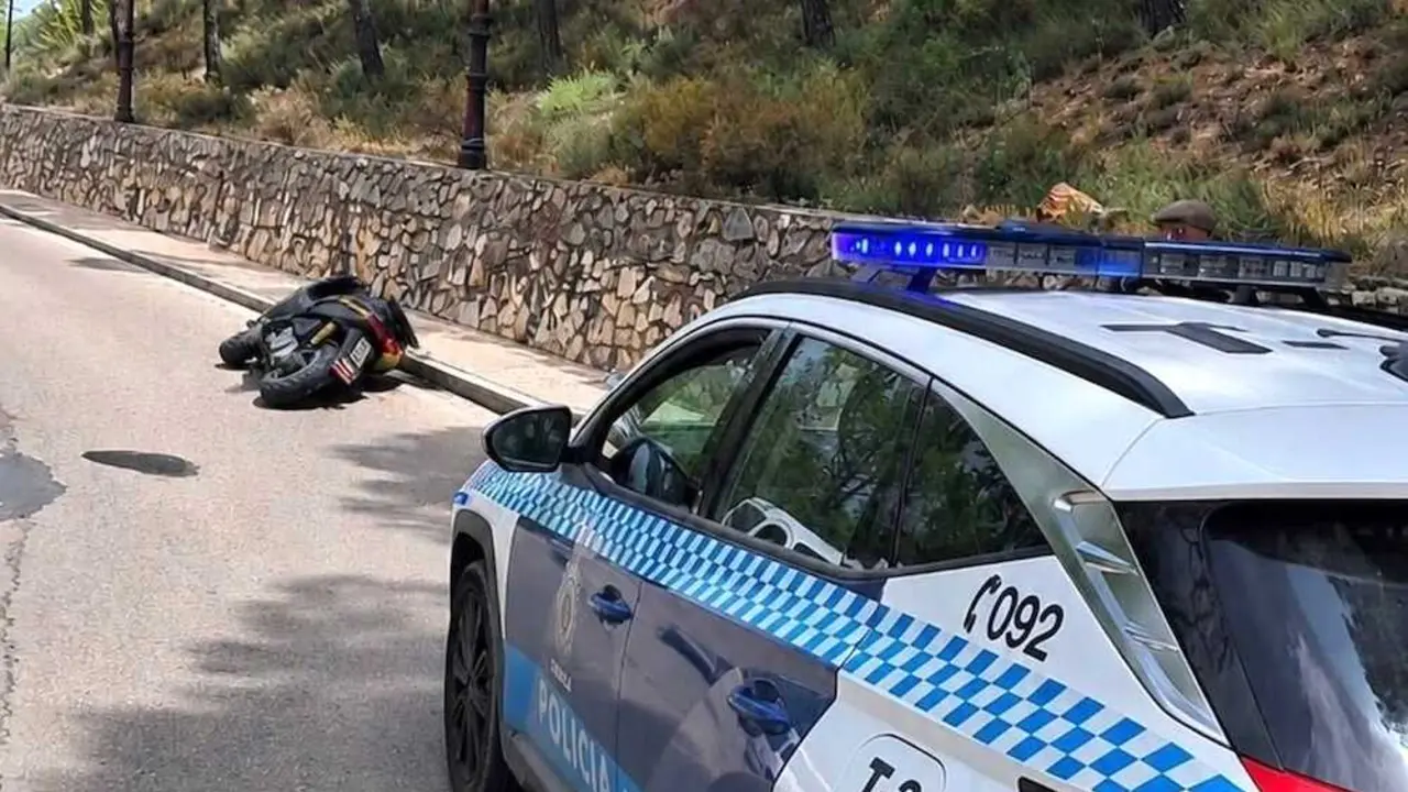 Un motorista es trasladado al hospital de Cuenca tras una ca&iacute;da