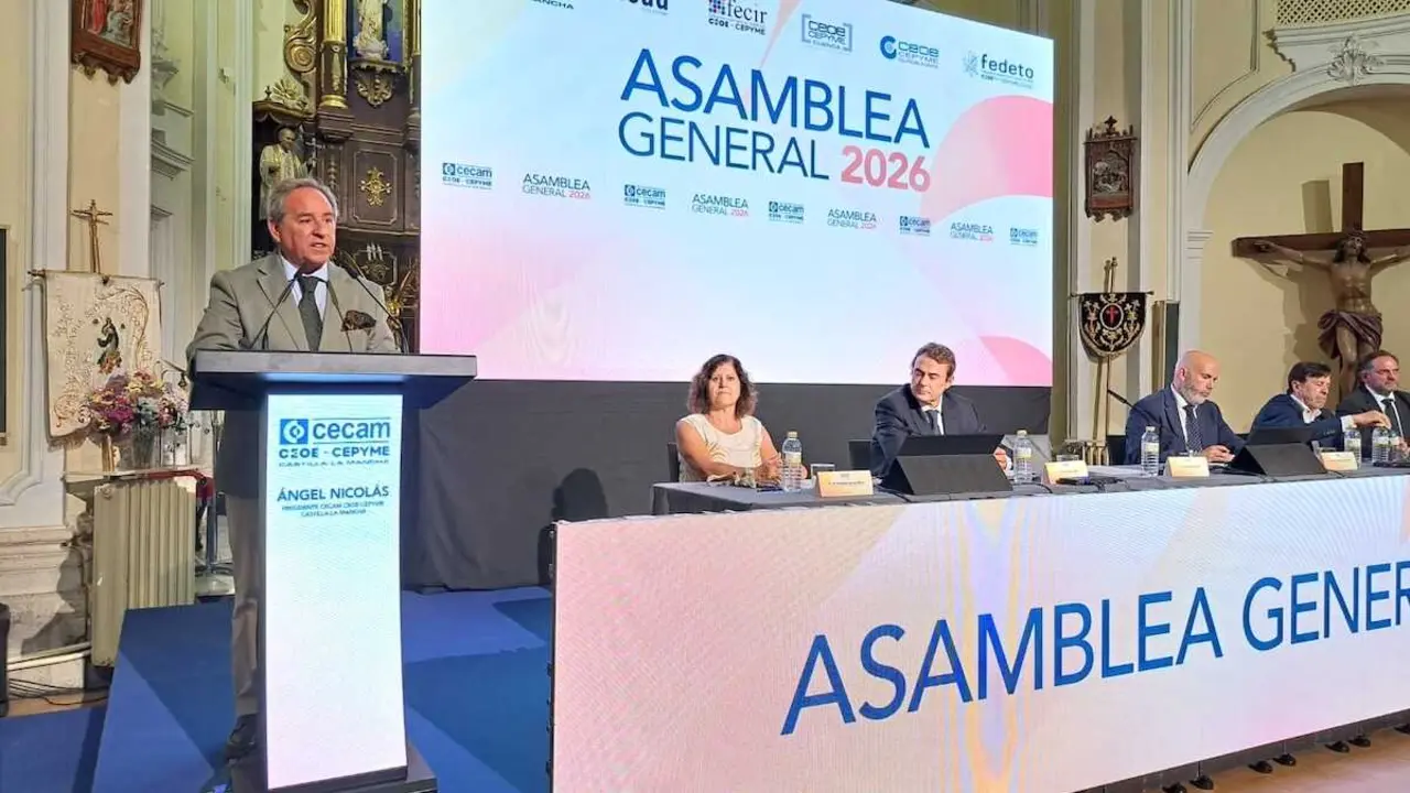 El presidente de la patronal castellanomanchega Cecam, &Aacute;ngel Nicol&aacute;s, durante su intervenci&oacute;n en la Asamblea General celebrada en Cuenca.