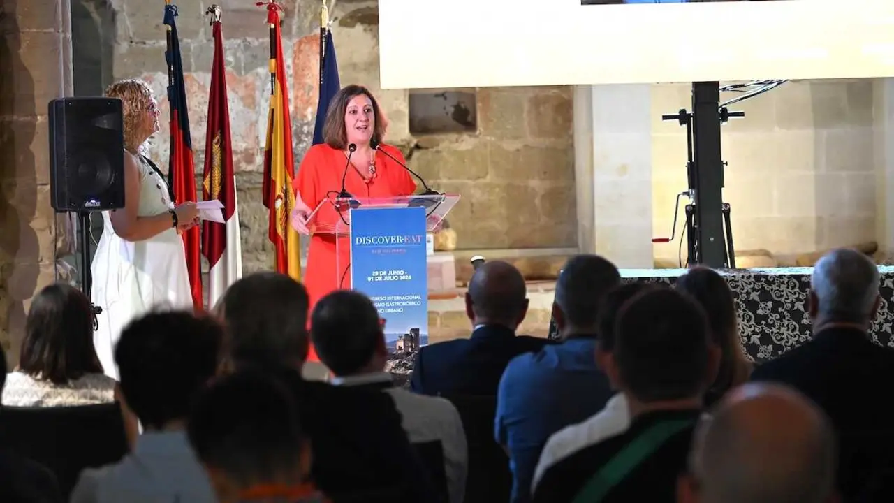 La consejera de Econom&iacute;a, Empresas y Empleo, Patricia Franco, ha inaugurado, en la Iglesia de Santiago de Sig&uuml;enza (Guadalajara), la segunda edici&oacute;n del Congreso Internacional de Turismo Gastron&oacute;mico no Urbano Discover-Eat.