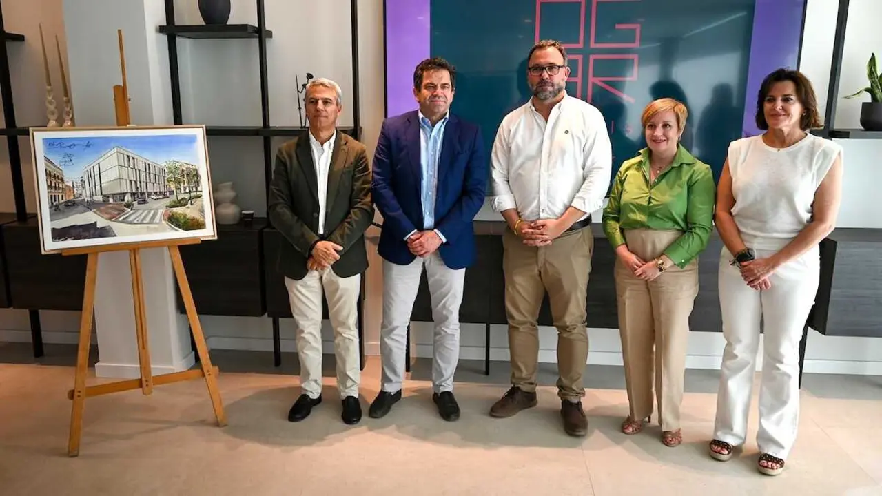 El presidente de la Diputaci&oacute;n de Ciudad Real, Miguel &Aacute;ngel Valverde, durante su visita al Ayuntamiento de Tomelloso