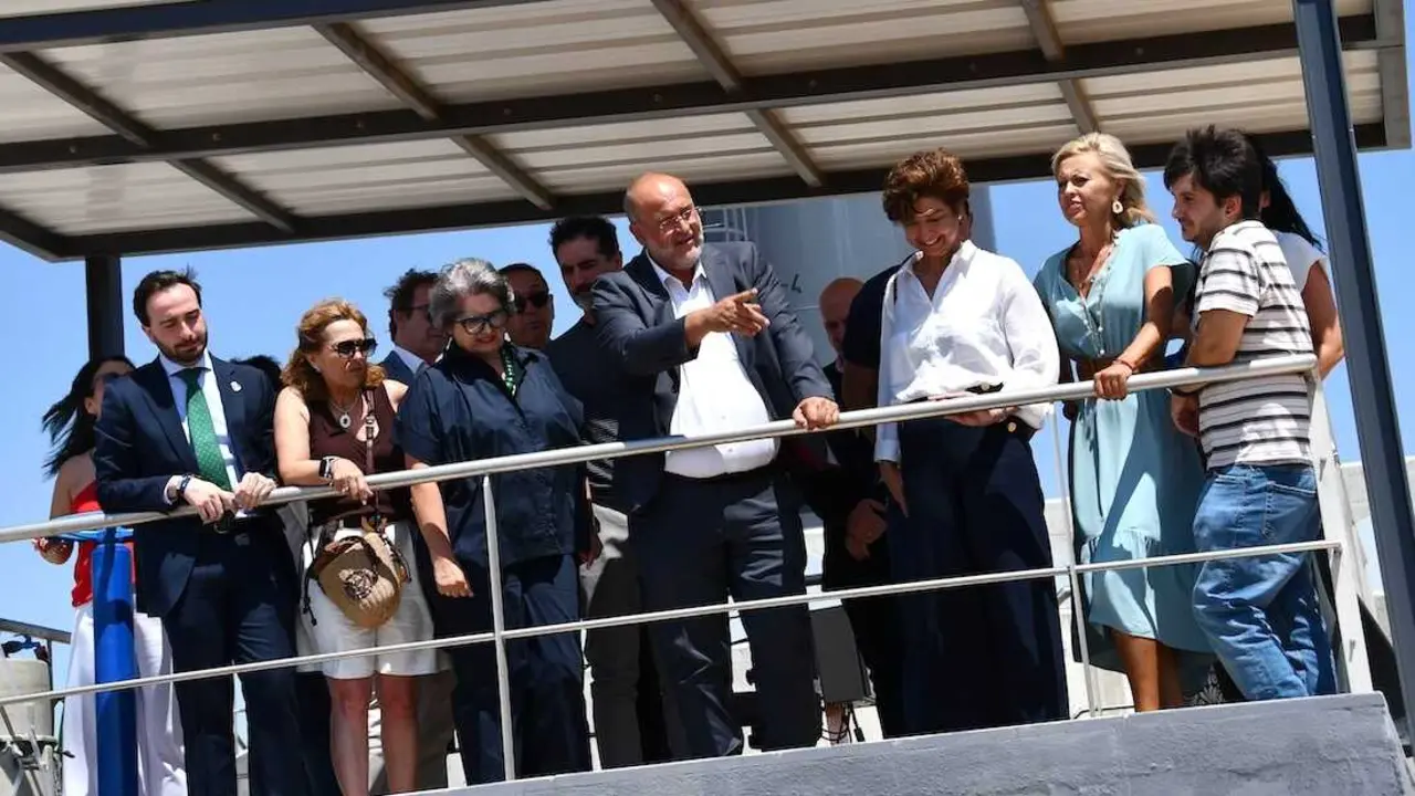 El vicepresidente primero del Gobierno regional, Jos&eacute; Luis Mart&iacute;nez Guijarro, y la consejera de Desarrollo Sostenible, Mercedes G&oacute;mez, han inaugurado las instalaciones de la Estaci&oacute;n Depuradora de Aguas Residuales (EDAR) conjunta de San Clemente-El Provencio.