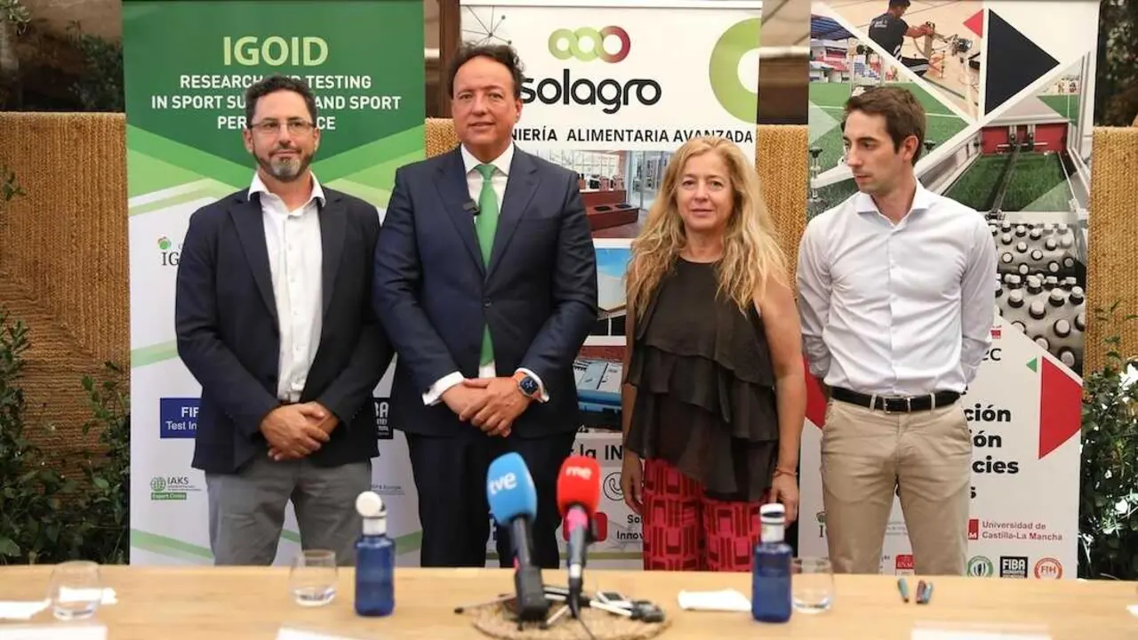 Presentaci&oacute;n de Govarepi, el proyecto castellanomanchego que transformar&aacute; residuos de pistacho en pavimentos de instalaciones deportivas - EP/Daniel Sousa