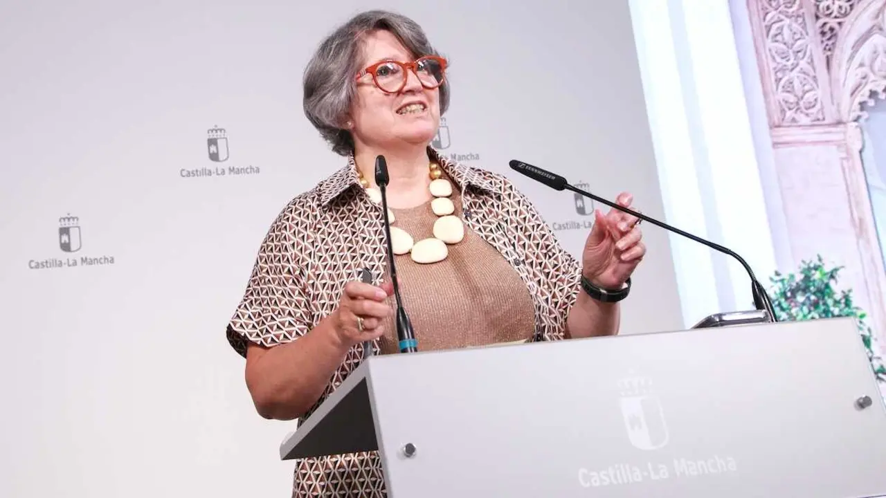 La consejera de Desarrollo Sostenible de Castilla-La Mancha, Mercedes G&oacute;mez, informa en rueda de prensa de asuntos de su departamento abordados en el Consejo de Gobierno.