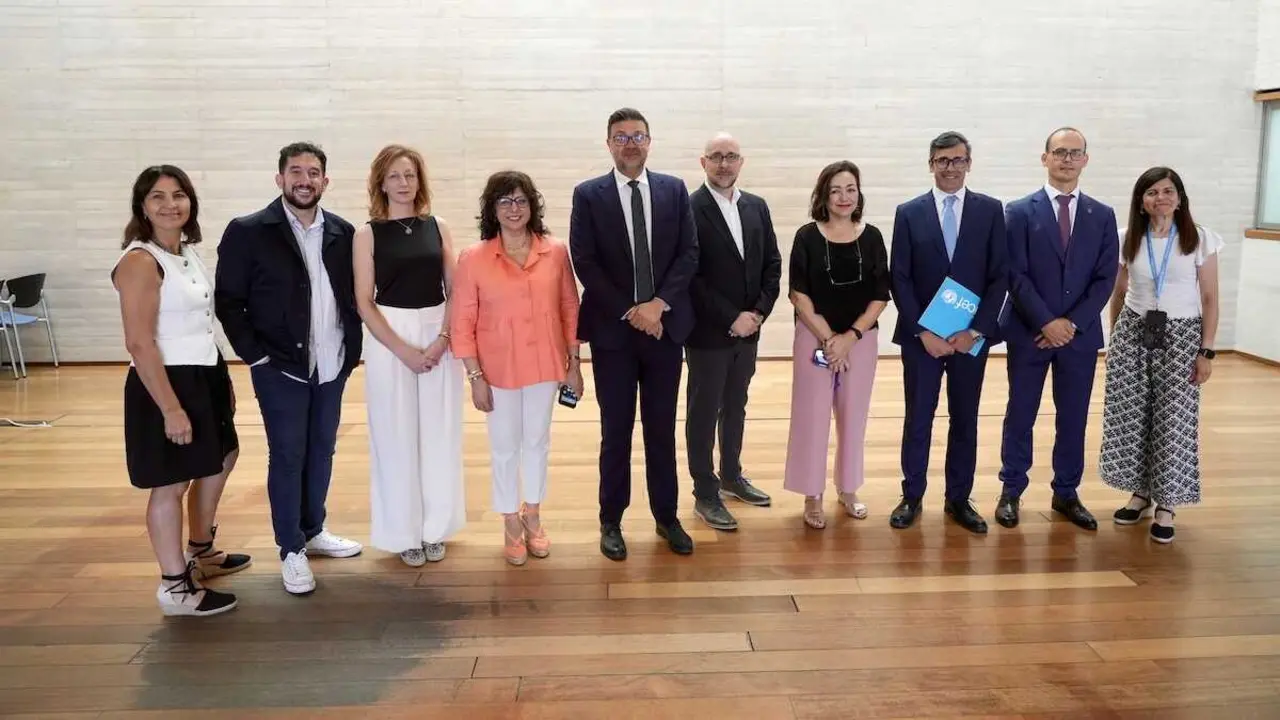 Imagen de familia de la presentaci&oacute;n este jueves en Toledo del informe de UNICEF 'Infancia, Adolescencia y Bienestar Digital'