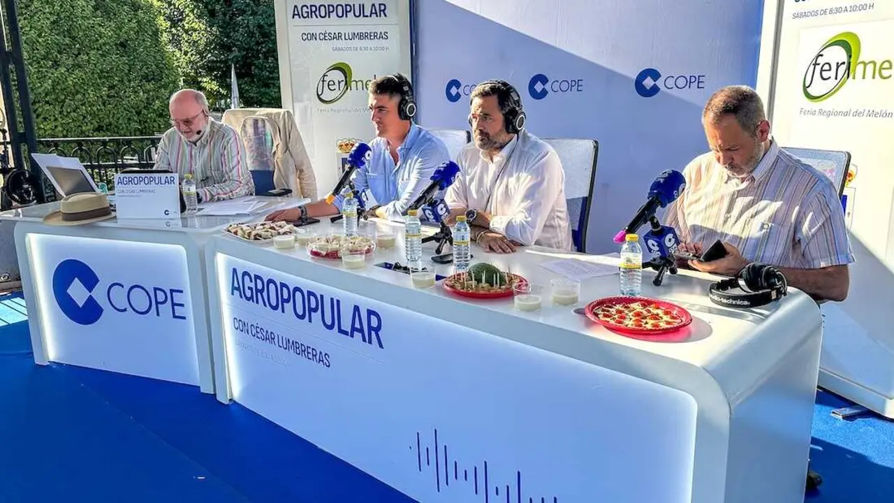 El presidente del PP de Castilla-La Mancha, Paco N&uacute;&ntilde;ez, durante la entrevista en el programa 'Agropopular' de COPE emitiro desde Ferimel que se celebra este fin de semana en Membrilla (Ciudad Real).