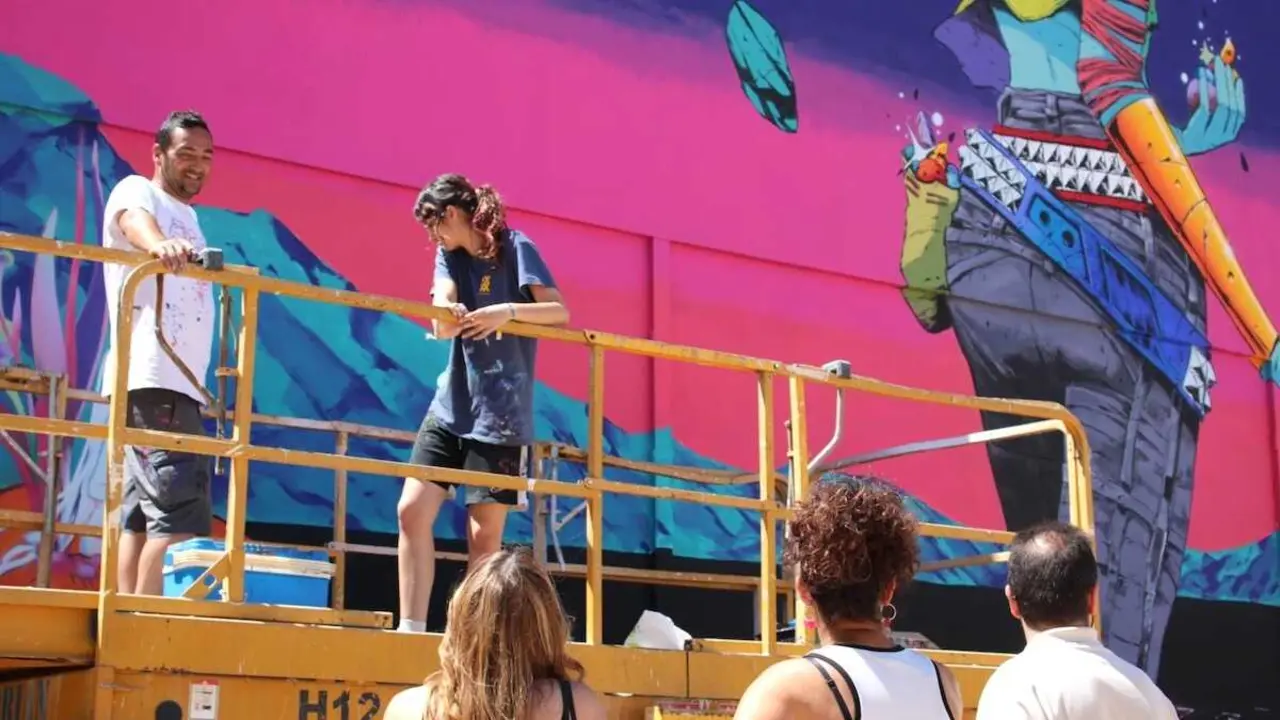 La directora del Instituto de la Mujer, Teresa L&oacute;pez Tom&eacute;, ha visitado la VI edici&oacute;n del Festival Internacional de Arte Urbano Astart&eacute; de Iniesta (Cuenca)