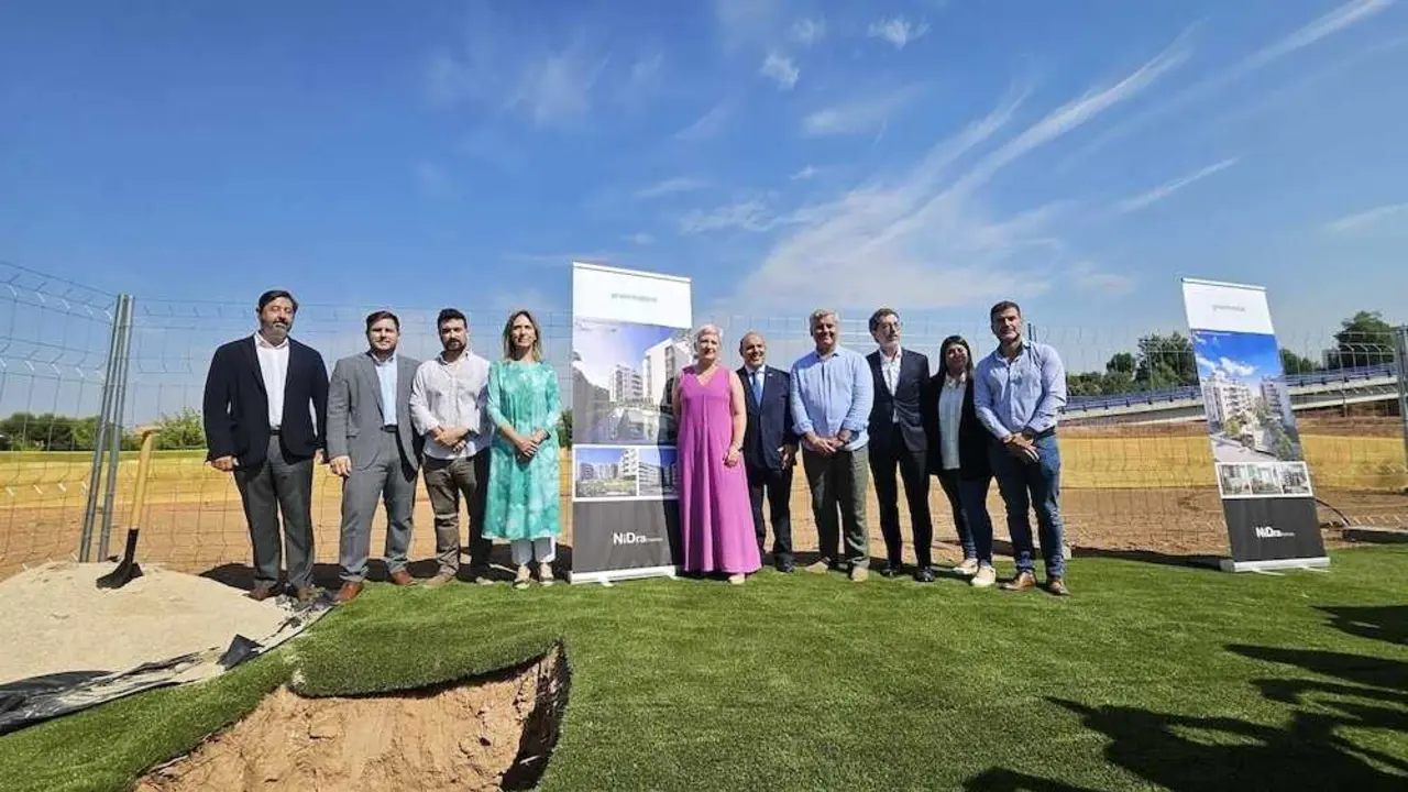 Acto de colocaci&oacute;n de la primera piedra de una promoci&oacute;n de 234 viviendas protegidas de la cooperativa Greenhabitat, en el barrio de Aguas Vivas de Gaudalajara - EP