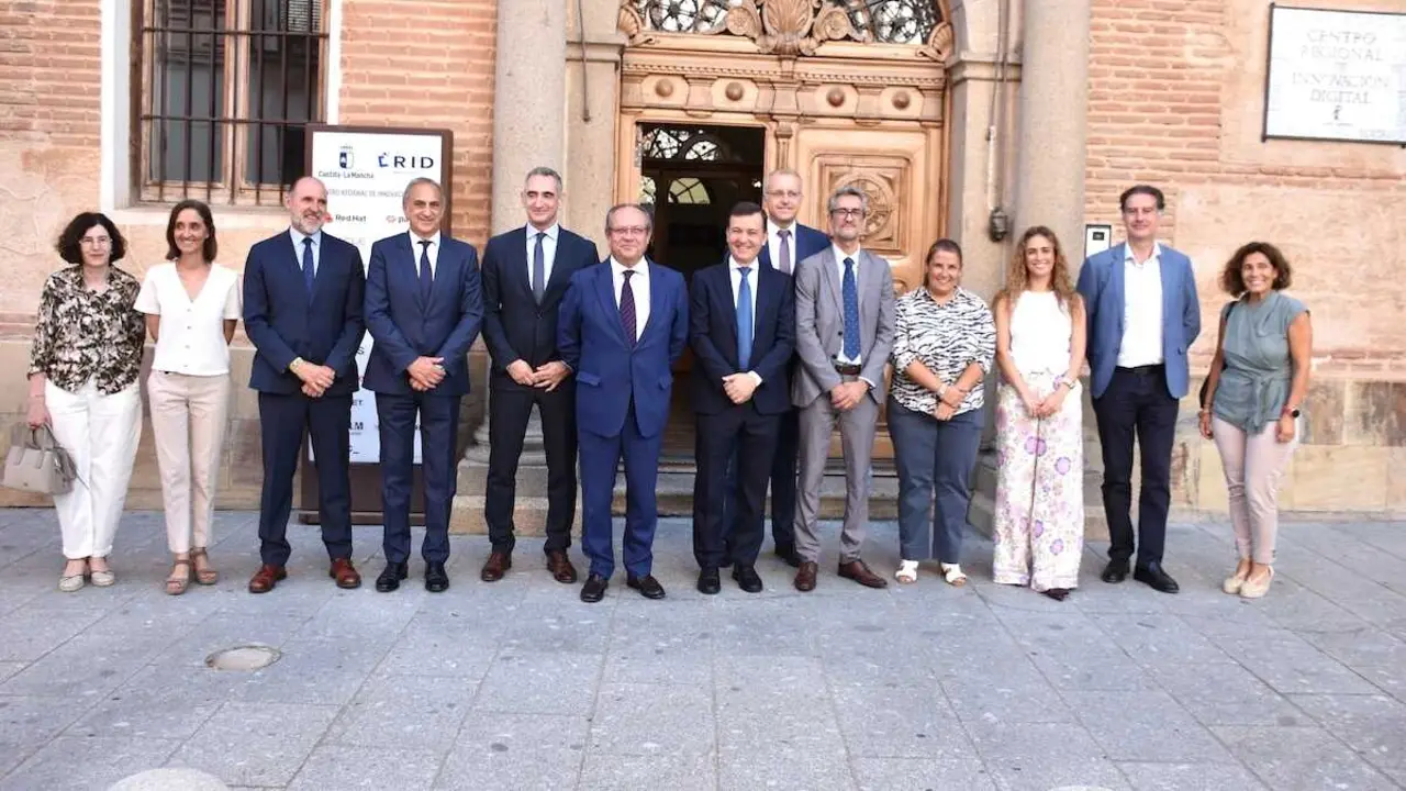 El consejero de Hacienda, Administraciones P&uacute;blicas y Transformaci&oacute;n Digital, Juan Alfonso Ruiz Molina, ha presidido el acto de firma del protocolo de incorporaci&oacute;n de la compa&ntilde;&iacute;a Laboratorios Farmac&eacute;uticos ROVI al centro de conocimiento en Salud Digital del Centro Regional de Innovaci&oacute;n Digital (CRID).