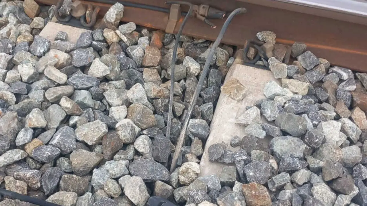 Adif refuerza la vigilancia tras 3 robos de cable en el AVE en 5 d&iacute;as