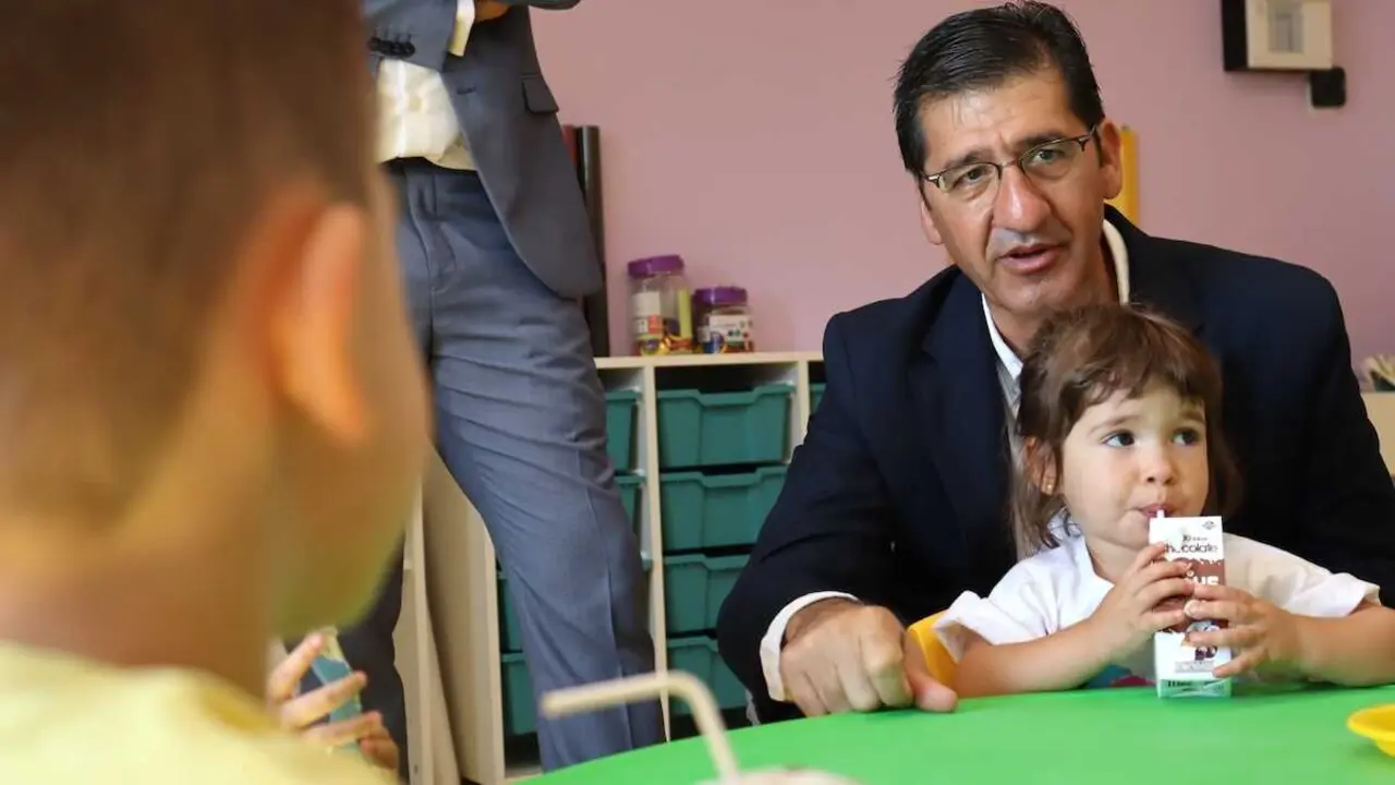 El vicepresidente segundo del Gobierno de Castilla-La Mancha, Jos&eacute; Manuel Caballero, ha inaugurado las Escuelas Infantiles de Hoya-Gonzalo y de Motilleja en la provincia de Albacete.
