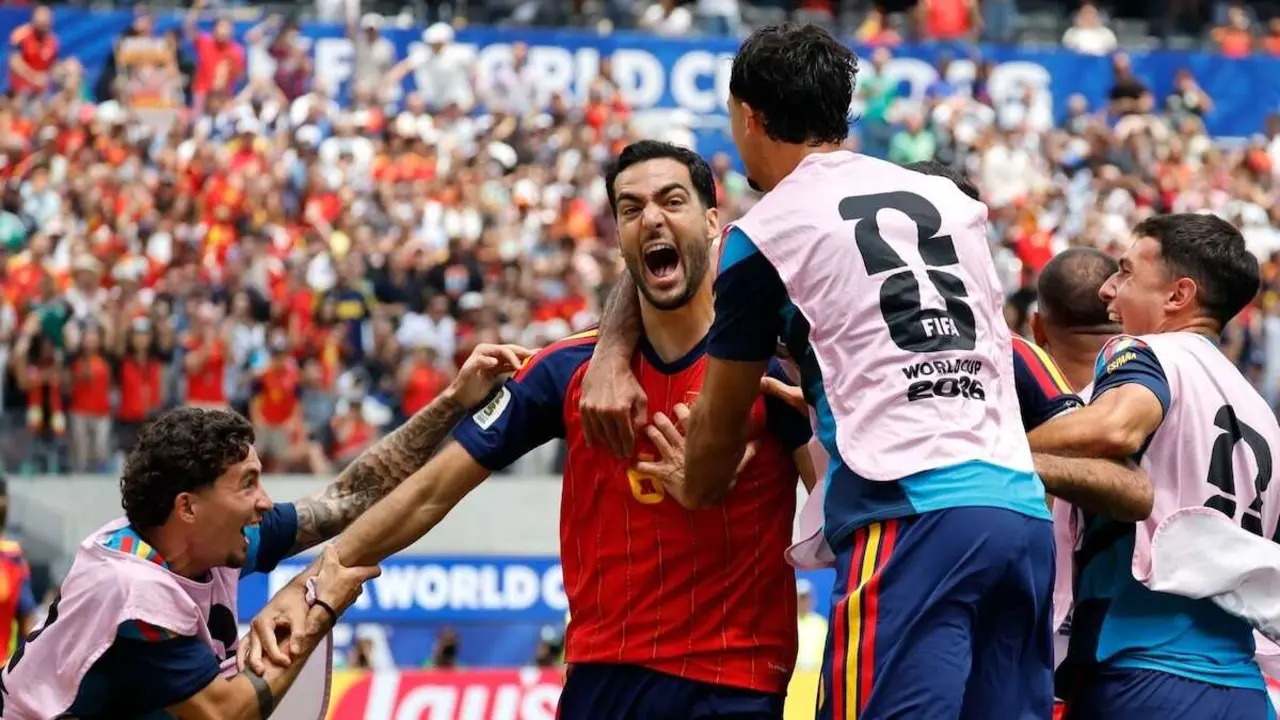 Mikel Merino celebra el gol que da el pase a la selecci&oacute;n espa&ntilde;ola a la semifinal del Mundial