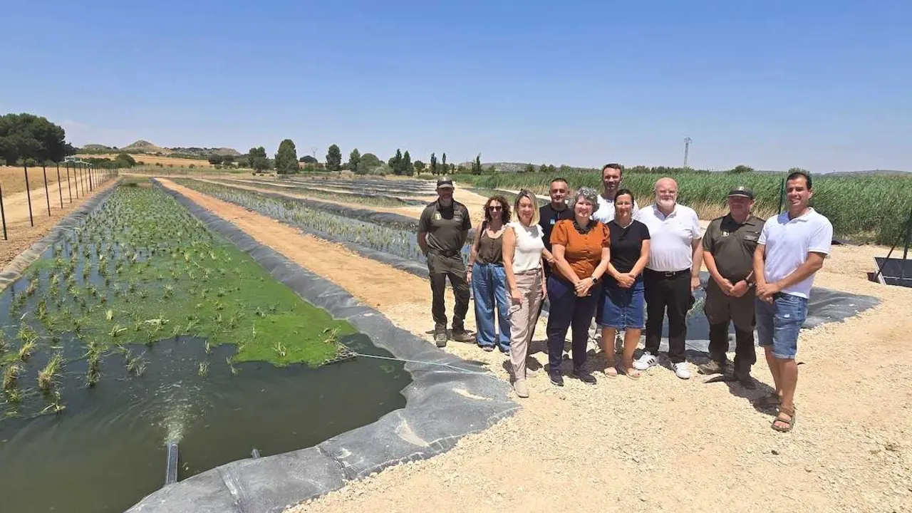 La consejera de Desarrollo Sostenible de Castilla-La Mancha, Mercedes G&oacute;mez, en su visita a la Reserva Natural Laguna Salada de P&eacute;trola (Albacete).
