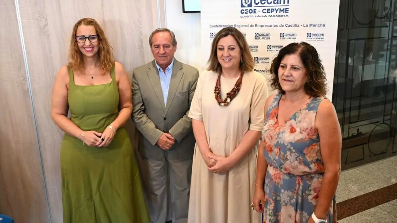 La consejera de Econom&iacute;a, Empresas y Empleo, Patricia Franco, y la consejera de Igualdad, Sara Sim&oacute;n, han asistido a la jornada Mujeres Empresarias que organiza CECAM en Guadalajara.