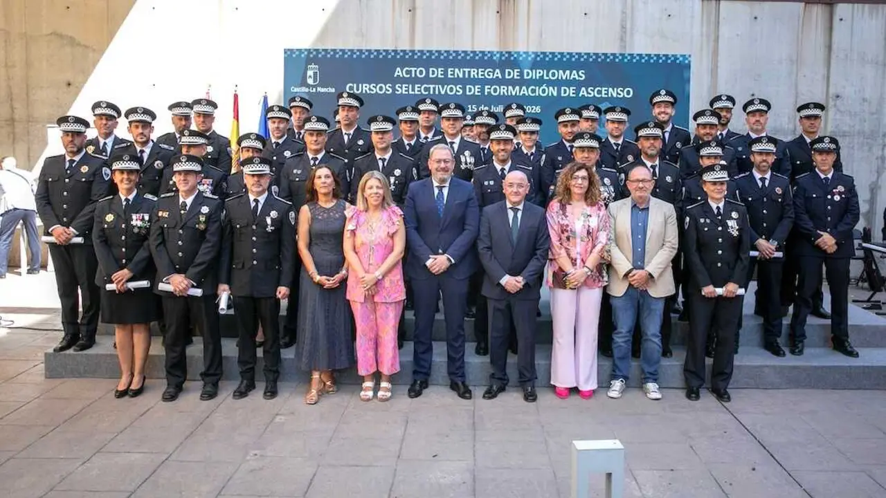 El viceconsejero de Administraci&oacute;n Local y Coordinaci&oacute;n Administrativa, Eusebio Robles, ha presidido el acto institucional de clausura de los cursos selectivos de formaci&oacute;n de ascenso para polic&iacute;as locales.