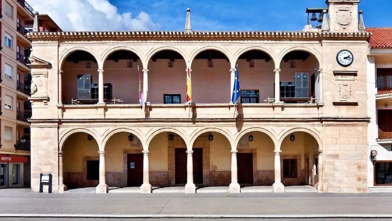 En la imagen de archivo el Ayuntamiento de Villarrobledo (Albacete)