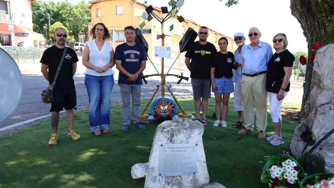Cogolludo (Guadalajara) recuerda a los once del ret&eacute;n mientras arde La Mierla