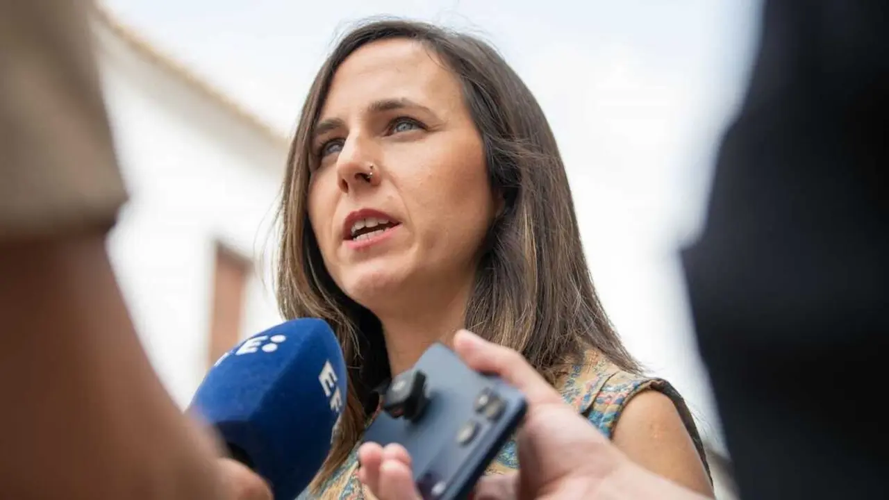 La secretaria general de Podemos, Ione Belarra, atendiendo a los medios este s&aacute;bado en su visita al Festival Internacional de Teatro Cl&aacute;sico de Almagro (Ciudad Real) - EP/Eusebio Garc&iacute;a del Castillo
