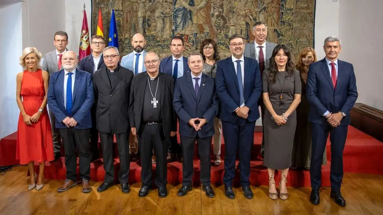 El presidente de Castilla-La Mancha, Emiliano Garc&iacute;a-Page, firma, en Toledo, el Protocolo General de colaboraci&oacute;n entre la Junta de Comunidades de Castilla-La Mancha y la Iglesia Cat&oacute;lica para la financiaci&oacute;n plurianual del patrimonio cultural religioso.