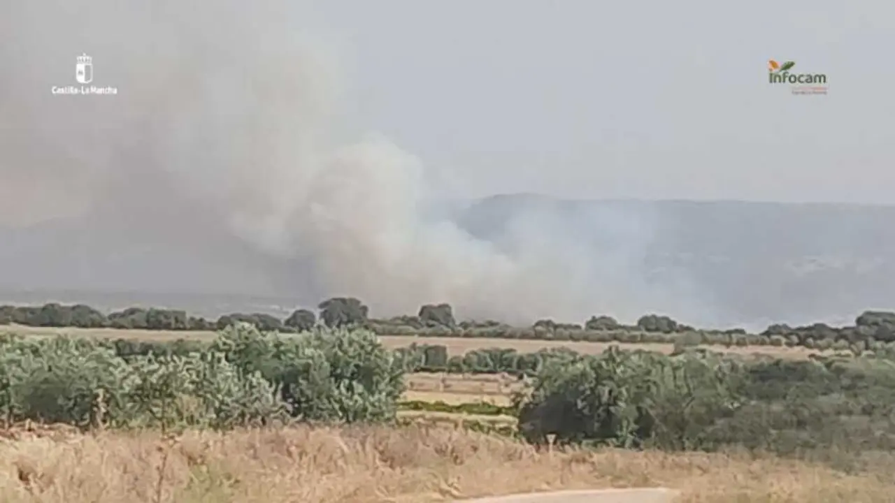 Nivel 1 en un incendio en Mazarambroz (Toledo) por grave da&ntilde;o forestal