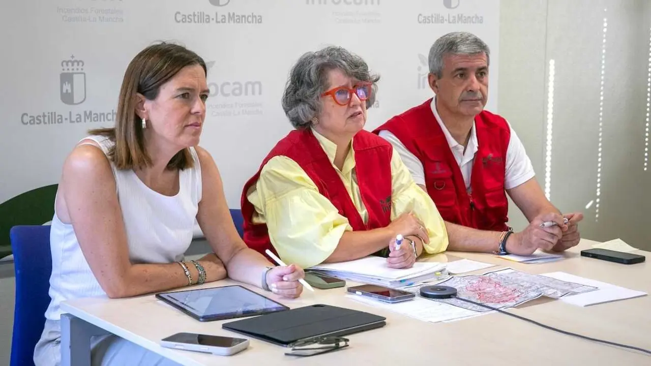 La consejera de Desarrollo Sostenible, Mercedes G&oacute;mez, preside la reuni&oacute;n del CECOPI, desde el Centro Operativo Regional de lucha contra incendios forestales (COR) en Toledo, para analizar la situaci&oacute;n de los incendios activos en Castilla-La Mancha.