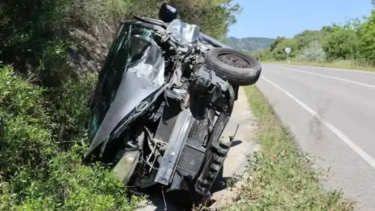 Imagen de archivo de un accidente de tr&aacute;fico con varios veh&iacute;culos implicados, entre ellos una furgoneta.