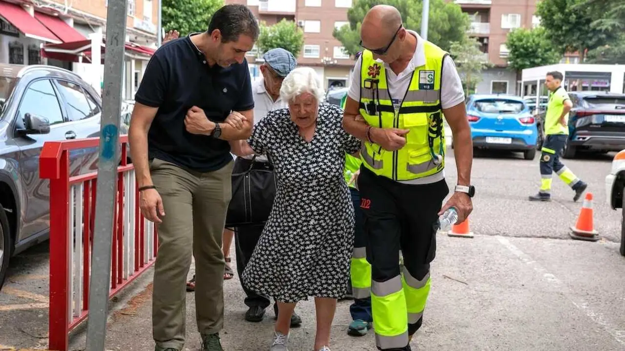 Personas alojadas en Talavera de la Reina (Toledo) procedentes de pueblos evacuados por el incendio de &Aacute;vila - EP/Juanma Jim&eacute;nez