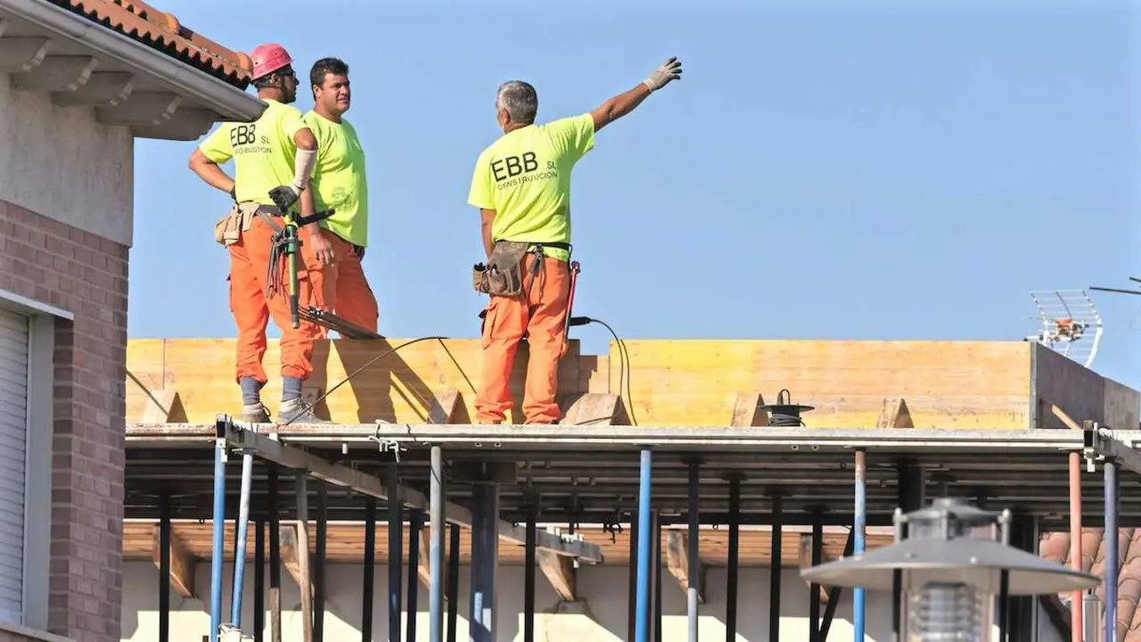 Los salarios pactados en convenio suben un punto y medio menos que la inflaci&oacute;n, trabajadores, construcci&oacute;n, paro, desempleo, EPA, parados, empleados,&nbsp;