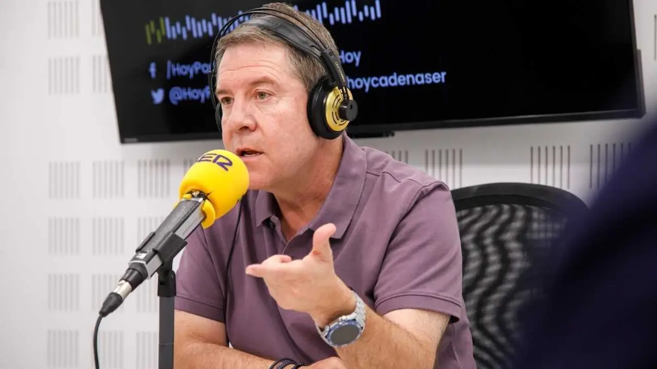 El presidente de Castilla-La Mancha, Emiliano Garc&iacute;a-Page en un momento de la entrevista en la Cadena SER