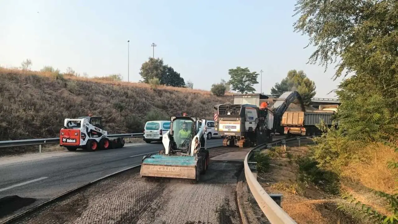 Transportes impulsa la rehabilitaci&oacute;n del firme de la TO-22 entre Mocej&oacute;n y Toledo invirtiendo m&aacute;s de 3 millones de euros.