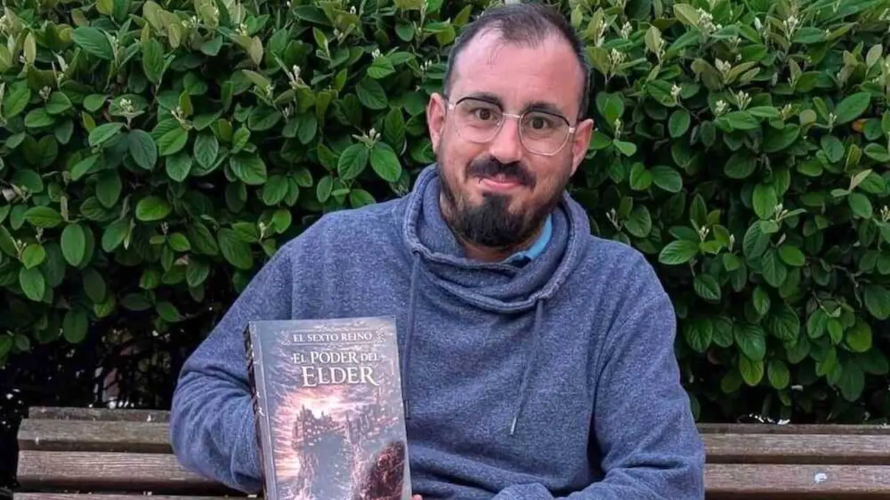 Alberto Alcocer presenta en Cuenca la novela 'El poder del &Eacute;lder'