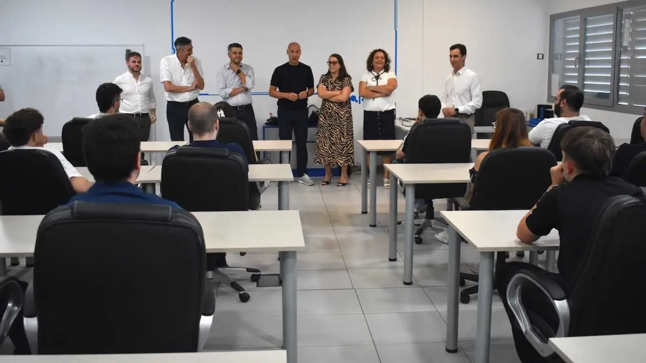 El director general de Formaci&oacute;n Profesional de Castilla-La Mancha, Jos&eacute; Rodrigo Cerrillo, en su visita a la sede central de la empresa Cojal&iacute;, ubicada en Campo de Criptana (Ciudad Real).