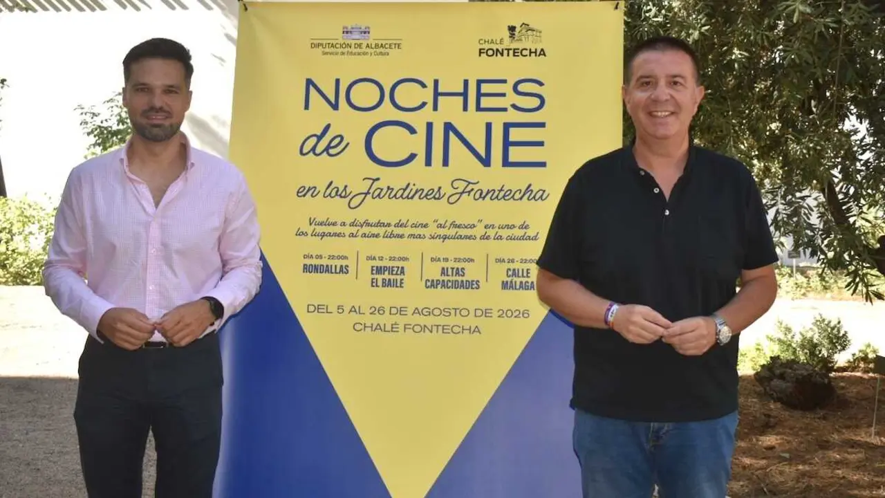 El presidente de la Diputaci&oacute;n de Albacete, Santiago Caba&ntilde;ero, y el diputado de Cultura, Miguel Zamora, han presentado el ciclo 'Noches de Cine' que se celebrar&aacute; este mes en los jard&iacute;nes Fontecha.
