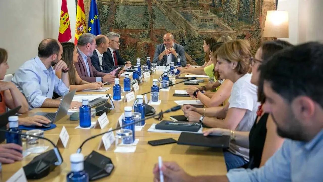 El vicepresidente primero del Gobierno regional, Jos&eacute; Luis Mart&iacute;nez Guijarro, ha presidido la reuni&oacute;n de la Comisi&oacute;n de coordinaci&oacute;n del Dato.