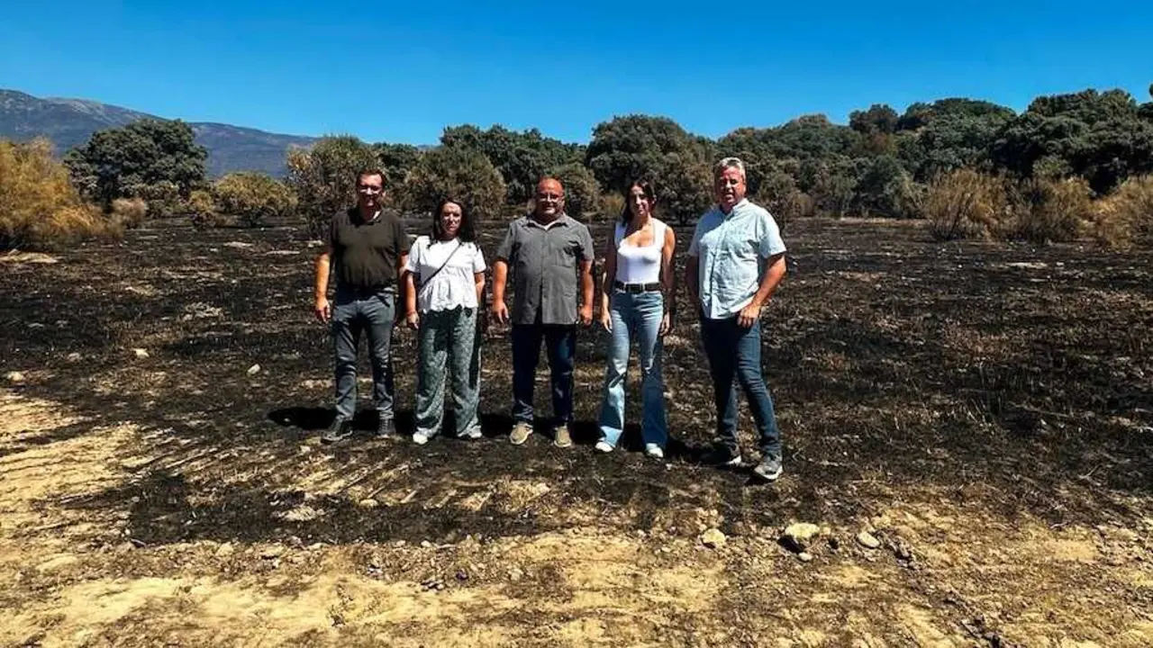La directora general de Ordenaci&oacute;n Agropecuaria, Lydia Ben&iacute;tez ha visitado La Iglesuela del Ti&eacute;tar (Toledo) y las localidades evacuadas de Almendral de la Ca&ntilde;ada y El Real de San Vicente para comprobar los da&ntilde;os del incendio forestal en el campo.