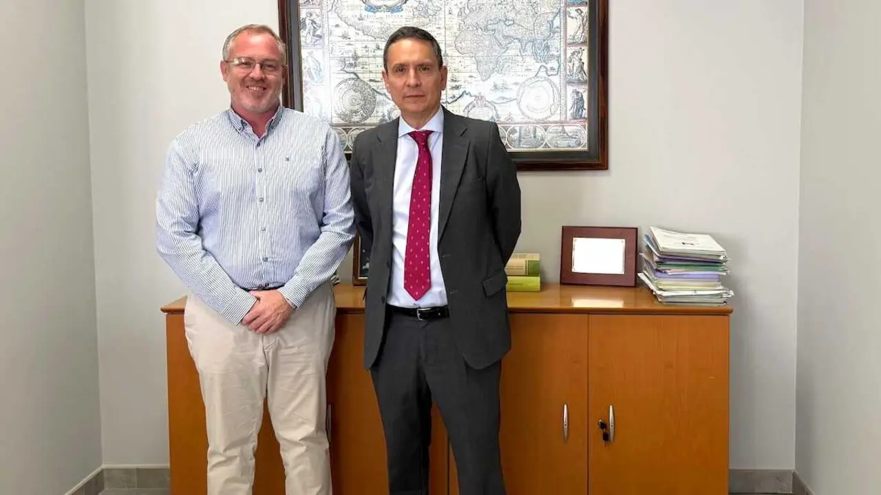 El viceconsejero de Planificaci&oacute;n Estrat&eacute;gica, Jos&eacute; Antonio Carrillo y el decano de este Colegio de Notarios de Castilla-La Mancha, Luis Mayorga Alc&aacute;zar.
