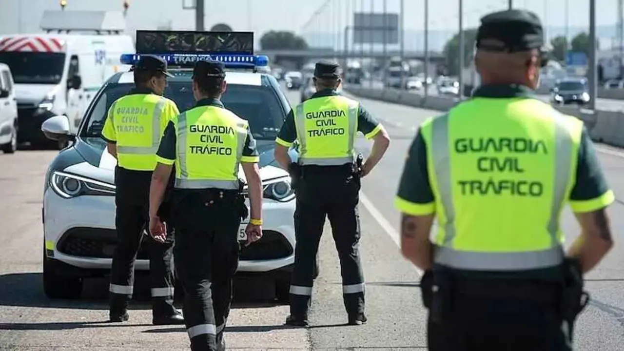 accidente de tr&aacute;fico, Guardia Civil de tr&aacute;fico, control, agentes,