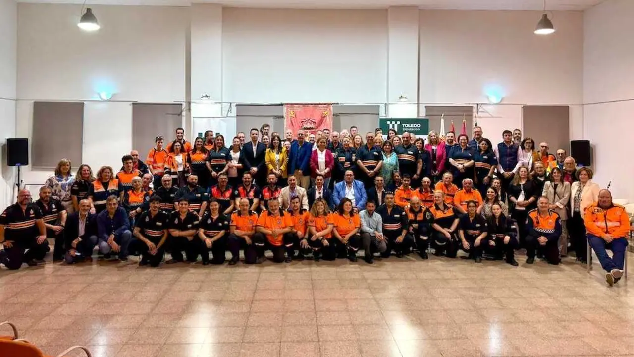 Entrega equipaciones Potección CIvil (Archivo)
