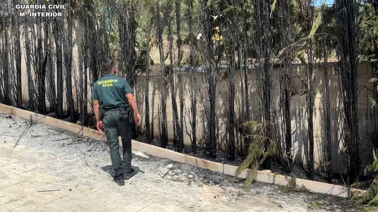La Guardia Civil rescata a una mujer de un incendio en Socovos (Albacete)