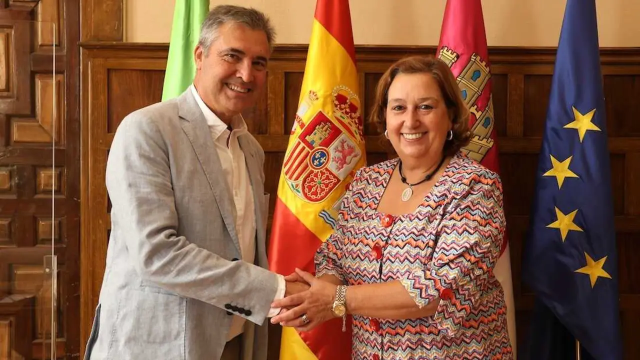 La presidenta de la Diputaci&oacute;n Provincial de Toledo, Concepci&oacute;n Cedillo, y el Secretario provincial de la Tesorer&iacute;a General de la Seguridad Social de Toledo, Enrique Molina Prados.