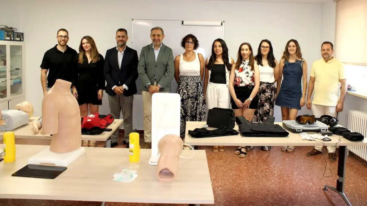 El consejero de Sanidad, Jes&uacute;s Fern&aacute;ndez Sanz, durante su visita al nuevo aula de simulaci&oacute;n de la Gerencia de Atenci&oacute;n Integrada de Alc&aacute;zar de San Juan (Ciudad Real).