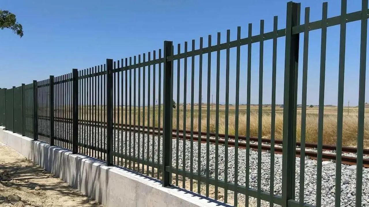 Adif instalar&aacute; cerca de 7.200 metros de vallado en Guadalajara