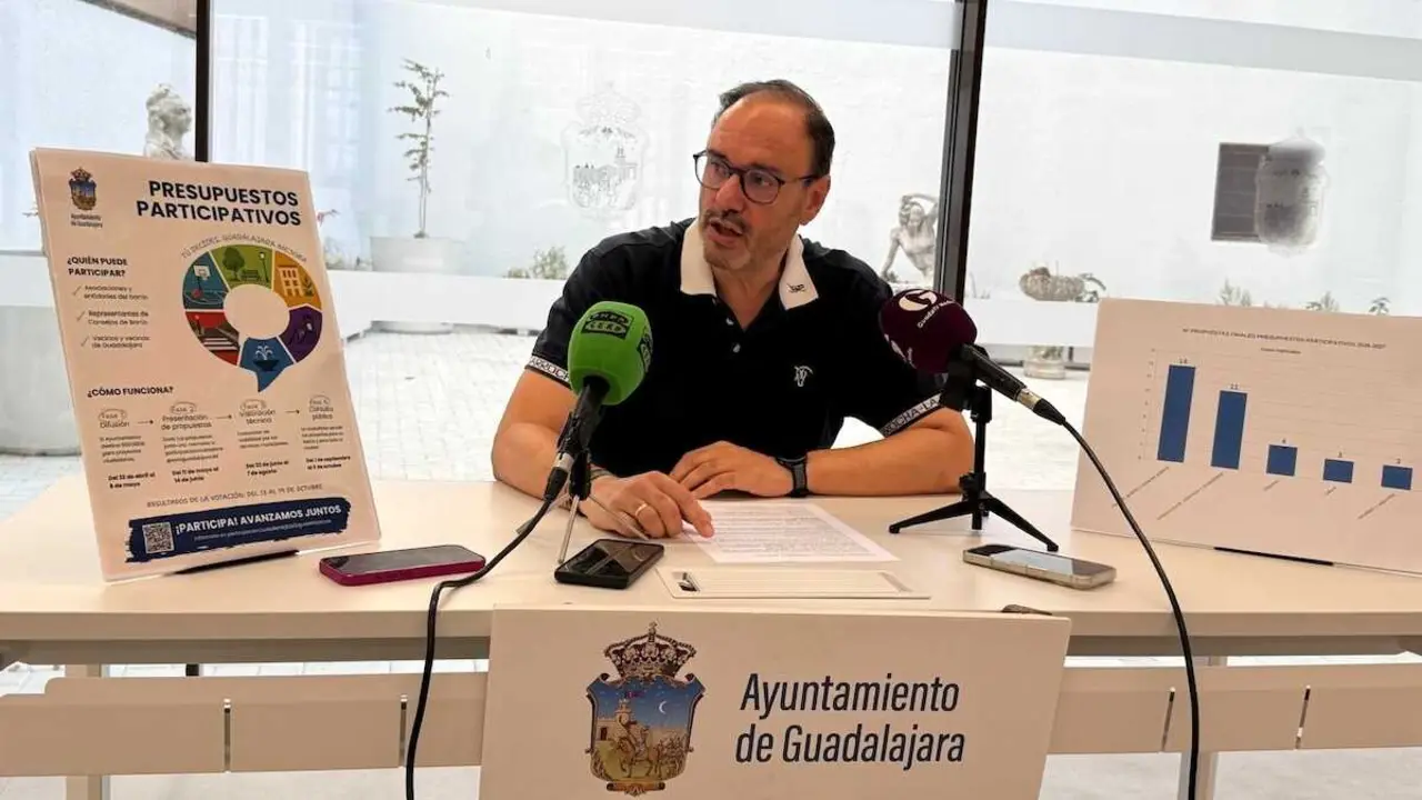 El concejal de Participaci&oacute;n Ciudadana del Ayuntamiento de Guadalajara, Roberto Narro, ha informado en rueda de prensa sobre los presupuestos participativos.
