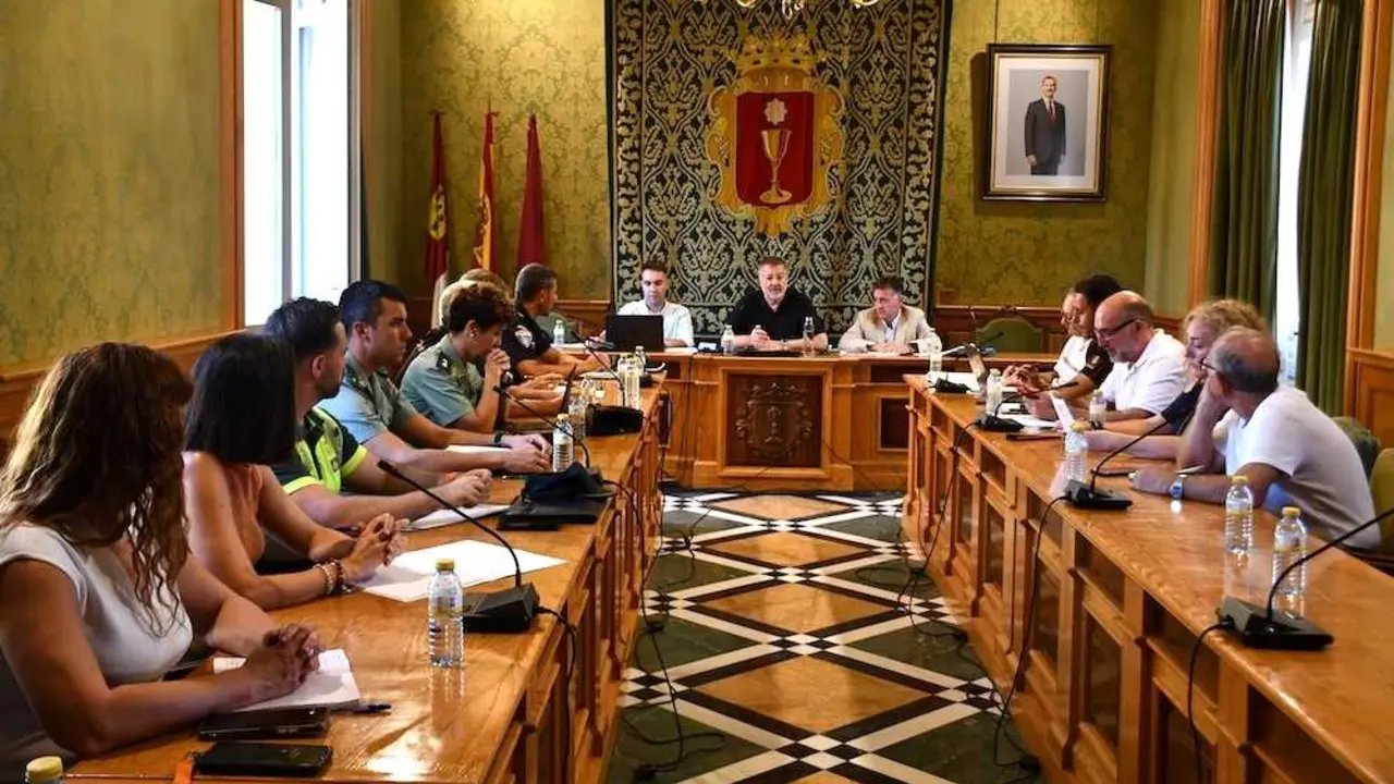 El alcalde de Cuenca, Dar&iacute;o Dolz, ha presidido las Juntas Locales de Protecci&oacute;n Civil y de Seguridad de cara a la Feria y Fiestas de San Juli&aacute;n 2026.