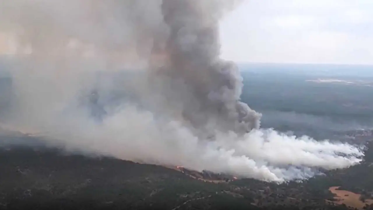 Evac&uacute;an El Recuenco y confinan El Pozuelo, en la provincia de Guadalajara, por un incendio forestal en Nivel 2